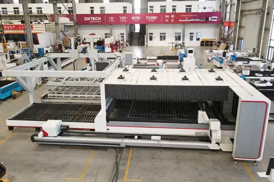 6000w kapalı plaka boru fiber lazer kesim makinesi